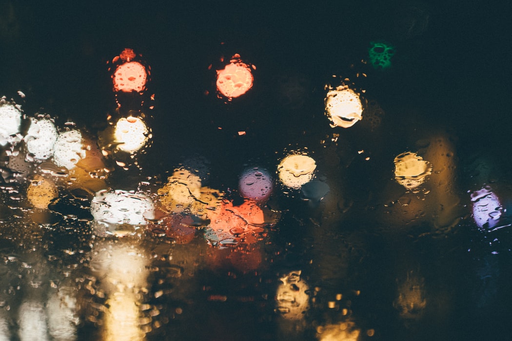 Les photos sont les premières entrées à la lecture d'un article. Crédit : Khara Woods/Unsplash