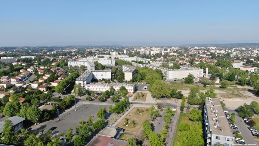 La cité de la Monnaie, à Romans-sur-Isère (Drôme), a fait irruption dans le débat public national.