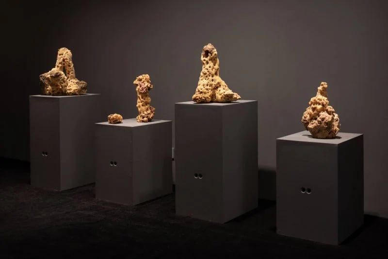 Quelques sculptures (d'abeilles) de Charbel Samuel Aoun au musée Sursock jusqu' au 30 août 