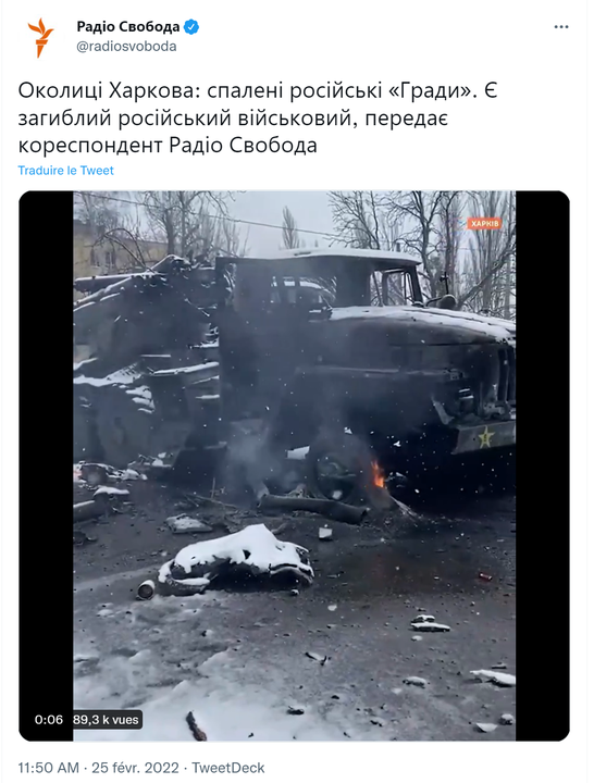 Dès le deuxième jour des opérations, les ukrainiens ont partagé des vidéos de chars et lance-roquettes détruits, ici des BM21-Grad près de Kharkiv, dans une&nbsp;vidéo reprise par l'antenne ukrainienne de Radio Free Europe, Radio Svoboda&nbsp;(un média financé par le Département d'État américain). &nbsp;Source:&nbsp;https://twitter.com/radiosvoboda/status/1497161995434536969