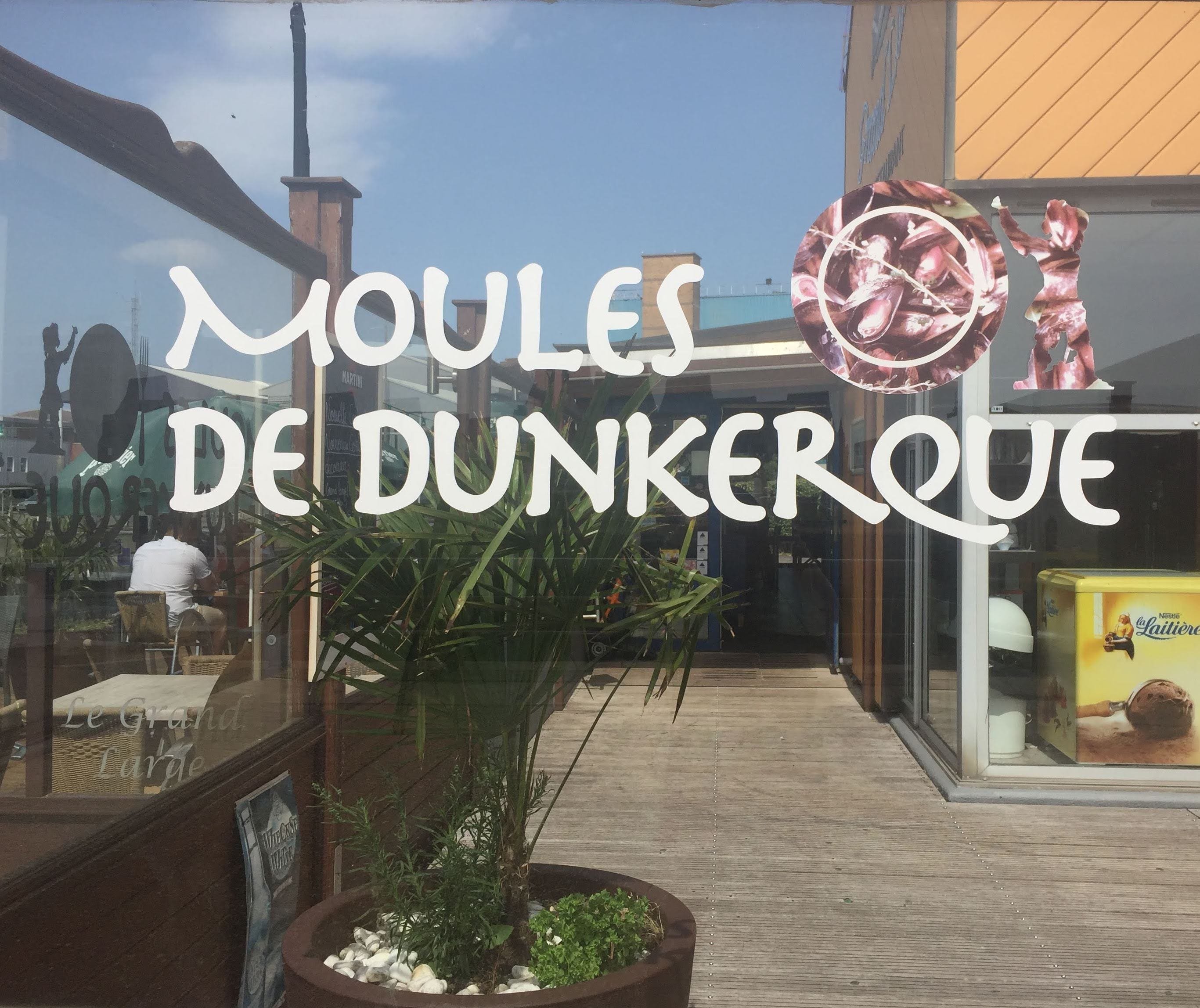 Les spécialités françaises chroniquées par une écrivaine de voyage britannique. Ici, les moules au maroilles. Substack Cartes Postales