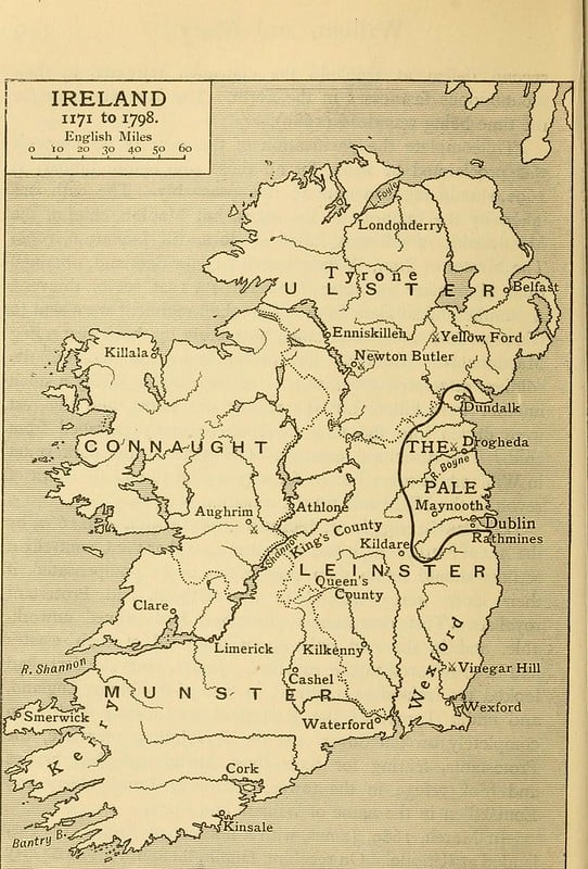 Si l'autorité de la couronne d'Angleterre s'étend théoriquement sur l'Irlande tout entière dès 1169, le Pale est la seule région réellement contrôlée par les Anglais. CC/Wyatt-Davies, Ernest Reuter John, A History of England, 1916.