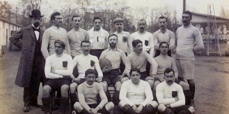 Le Stade Bordelais, premier club de province sacré champion de France de rugby, en 1899. © Crédit photo : Wikimedia Commons / Collection Jules Beau
