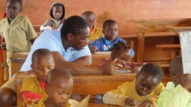 Serge Betsen, transmission et éducation au Cameroun