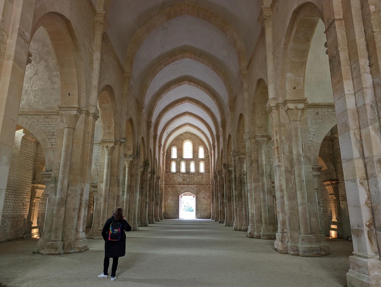 L’église abbatiale est énorme. Elle pourrait accueillir facile 1000 prêtres. Pourtant, ils n’ont jamais été plus de 200.