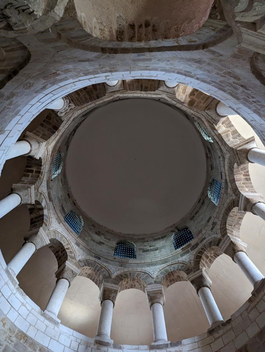 Il y a aussi la rotonde qui vaut le coup d’œil dans cette basilique.