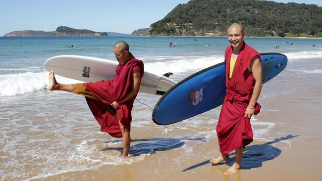 « Il est bizarre ce nouveau monastère, non ? »