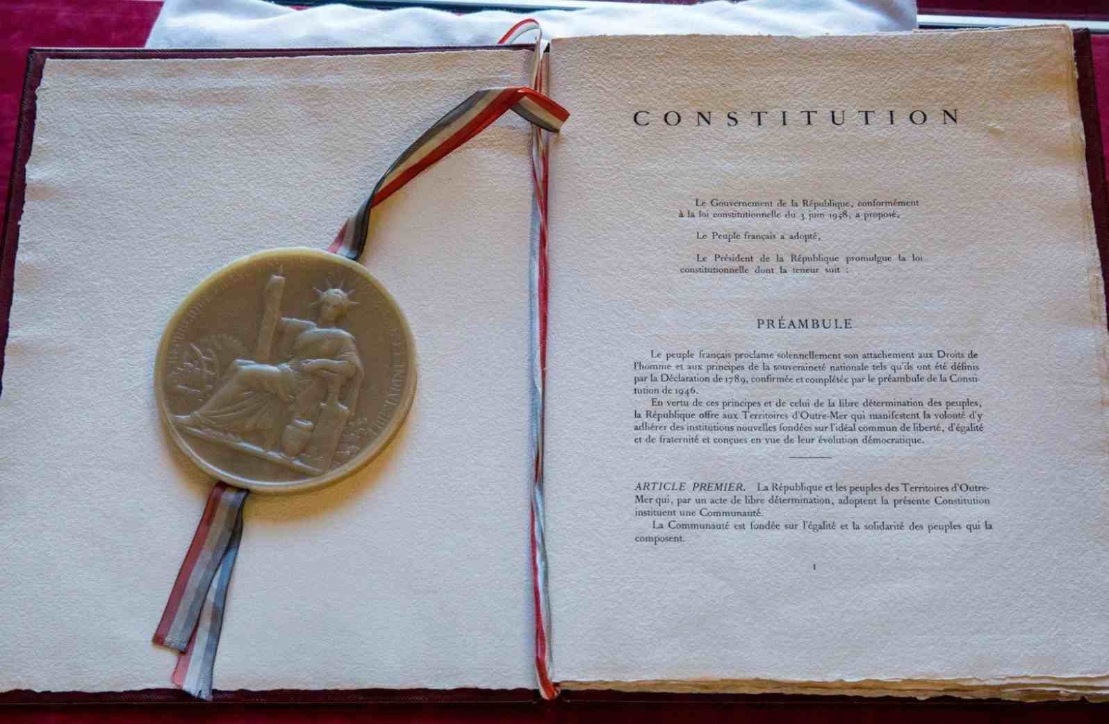 Pour qu'une Constitution soit bien respectée, il vaut mieux ne jamais y toucher...