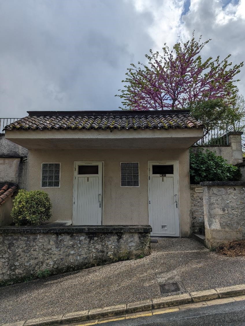Les charmants toilettes d’Aubeterre.