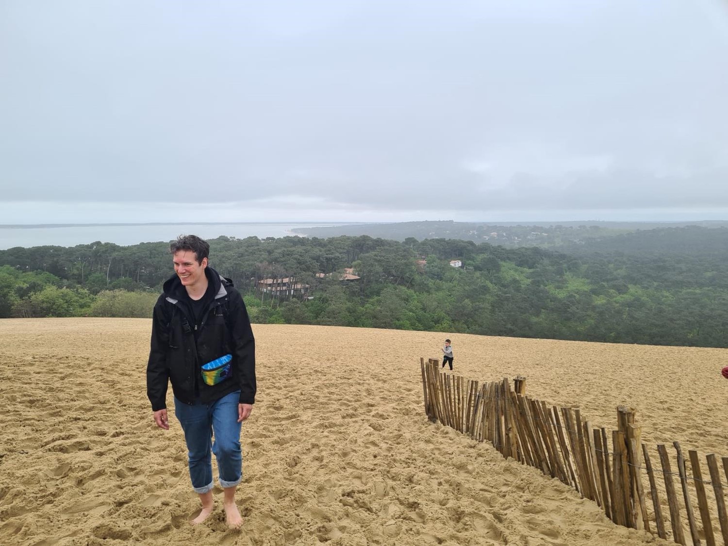 Ça grimpe, toujours avec le sourire.