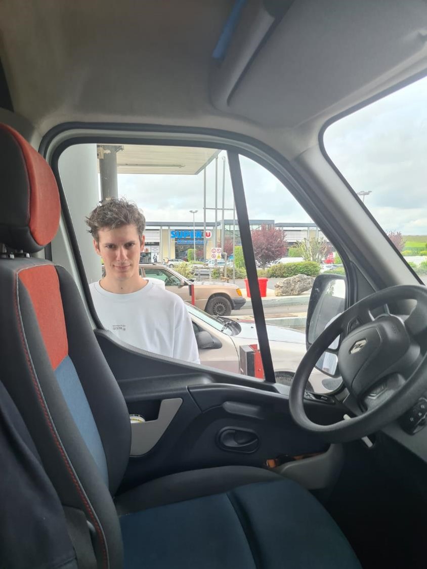 Un mec chelou a fait le plein de Chocobo.