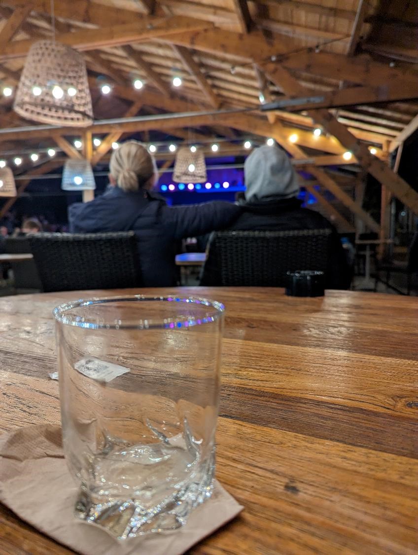 Whisky vide, camping et blind test.