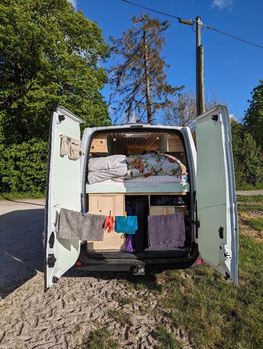 On profite des derniers rayons du soleil pour faire sécher vous savez quoi.  