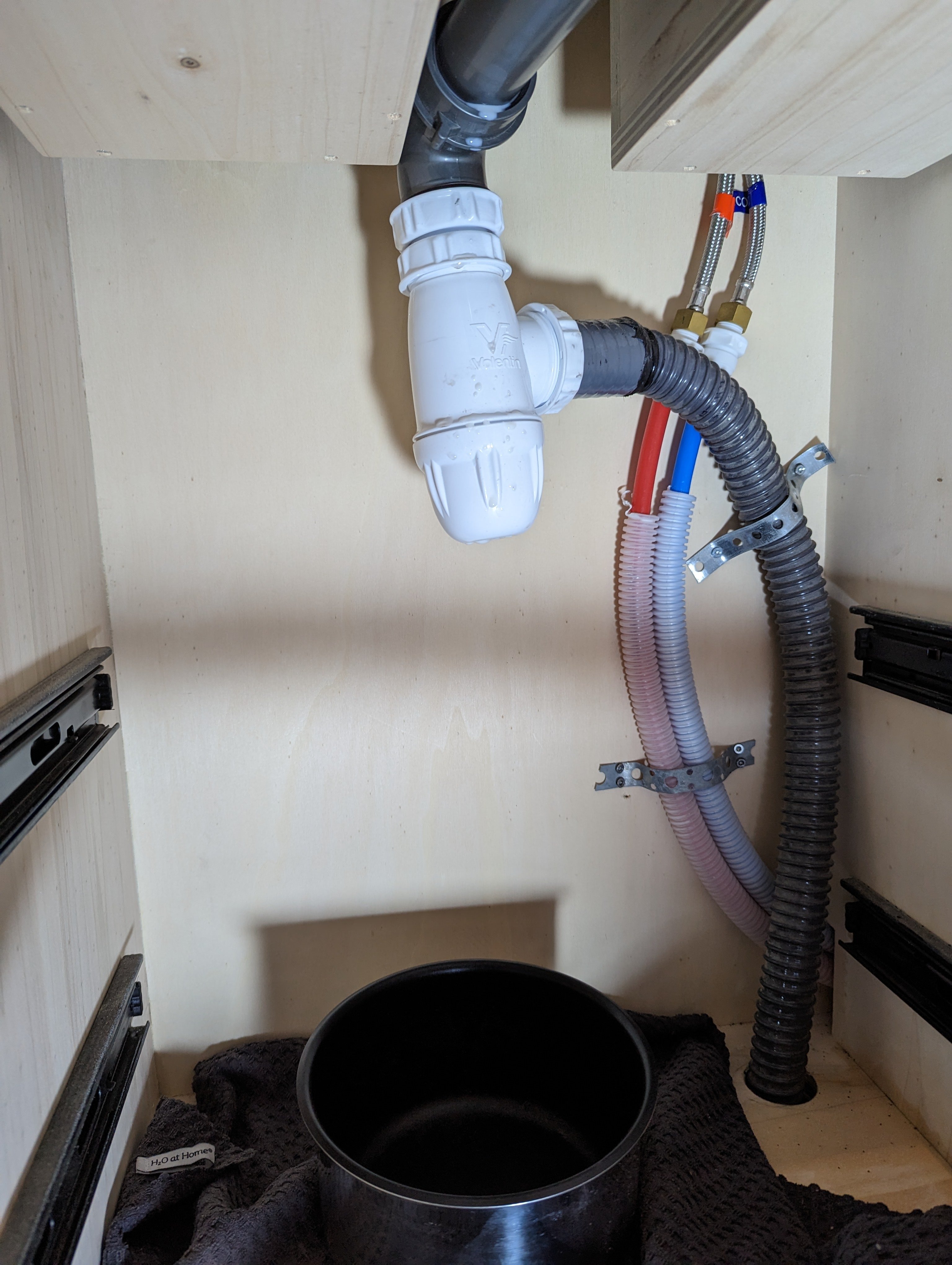 Ça suinte le lait caillé.