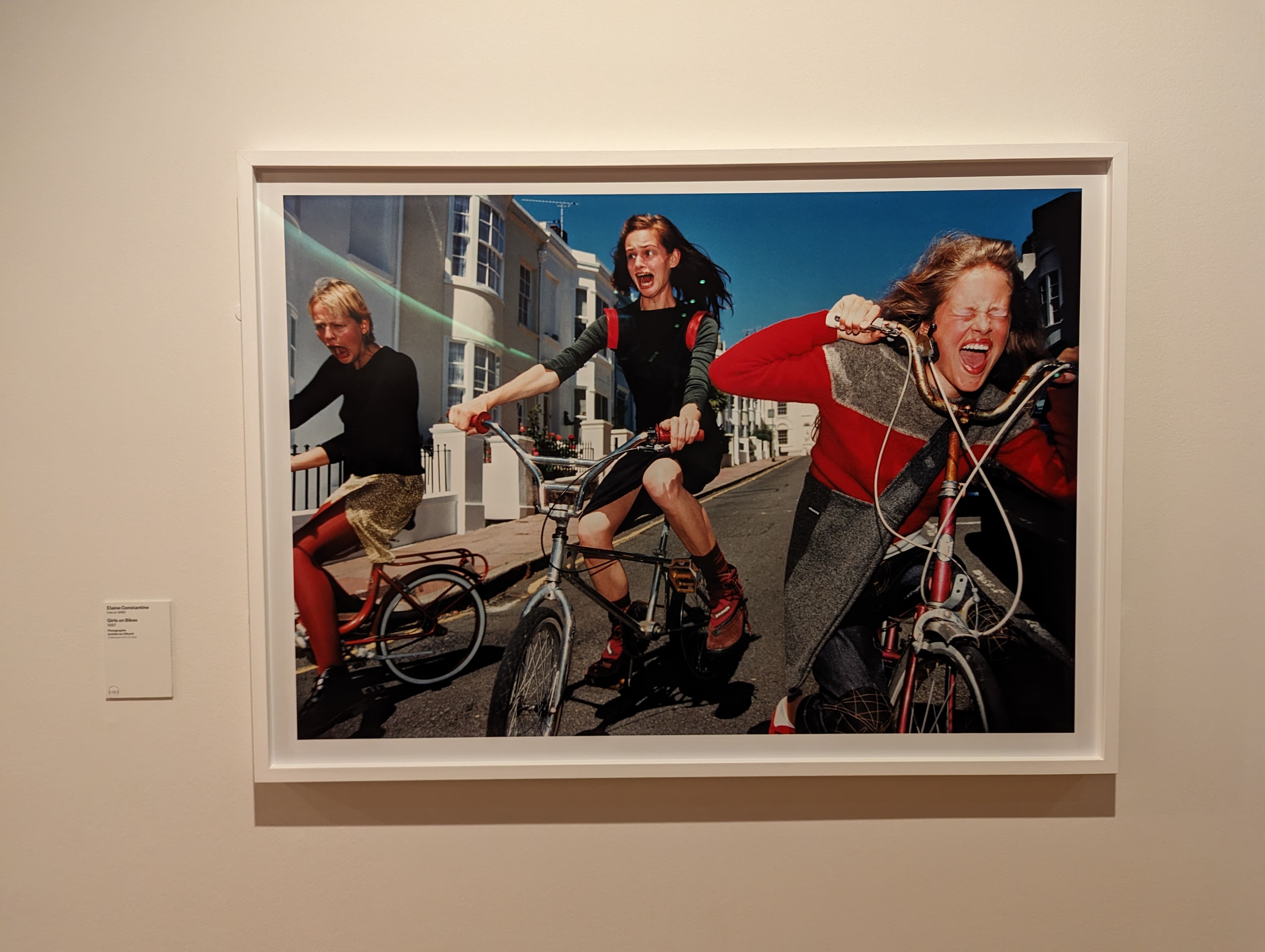 « Girls on Bikes » d’Elaine Constantine.