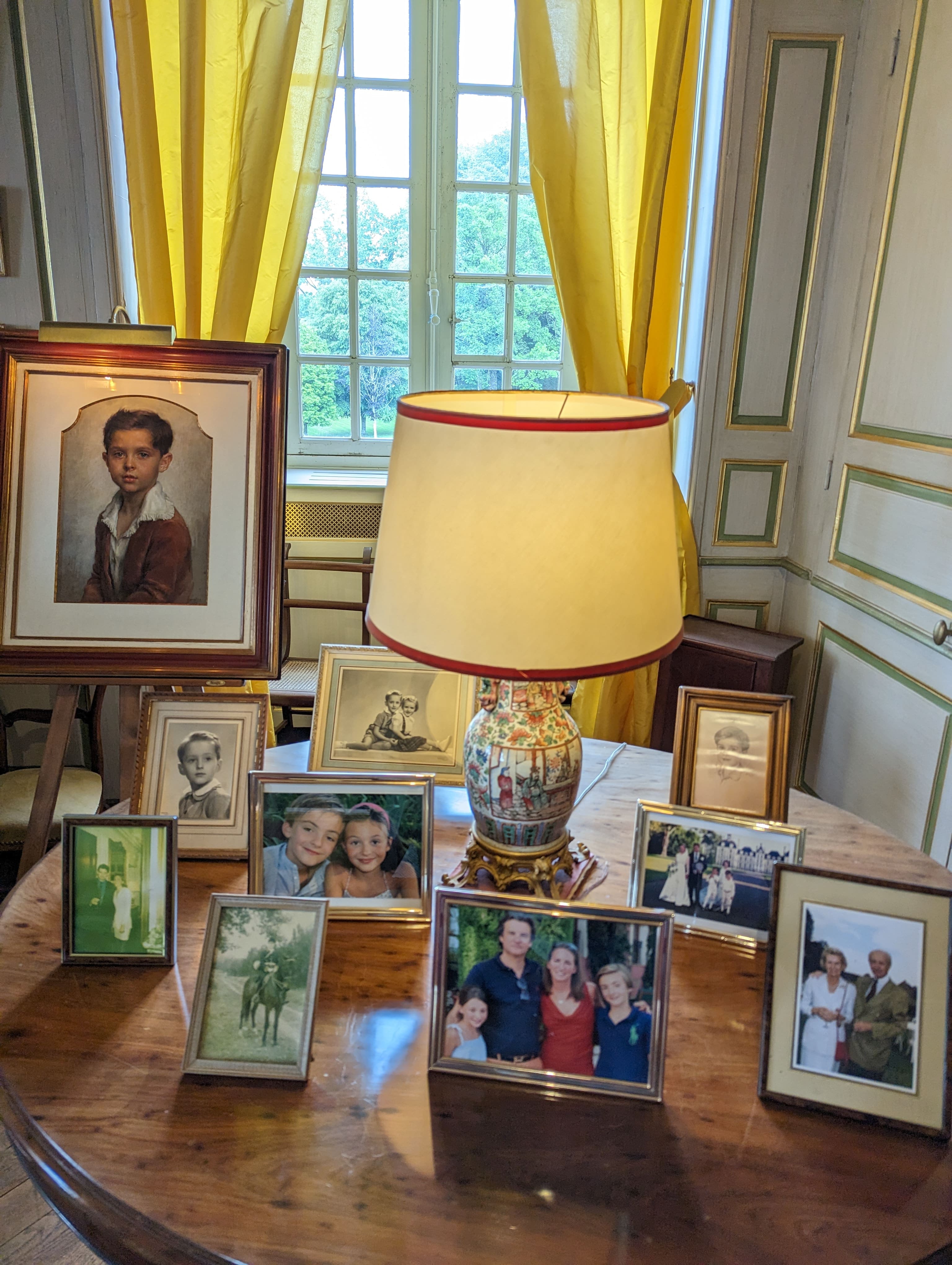 Sûrement les arrières-arrières-arrières-arrières-arrières-petits-enfants. Ou je ne sais pas. C’était bizarre.