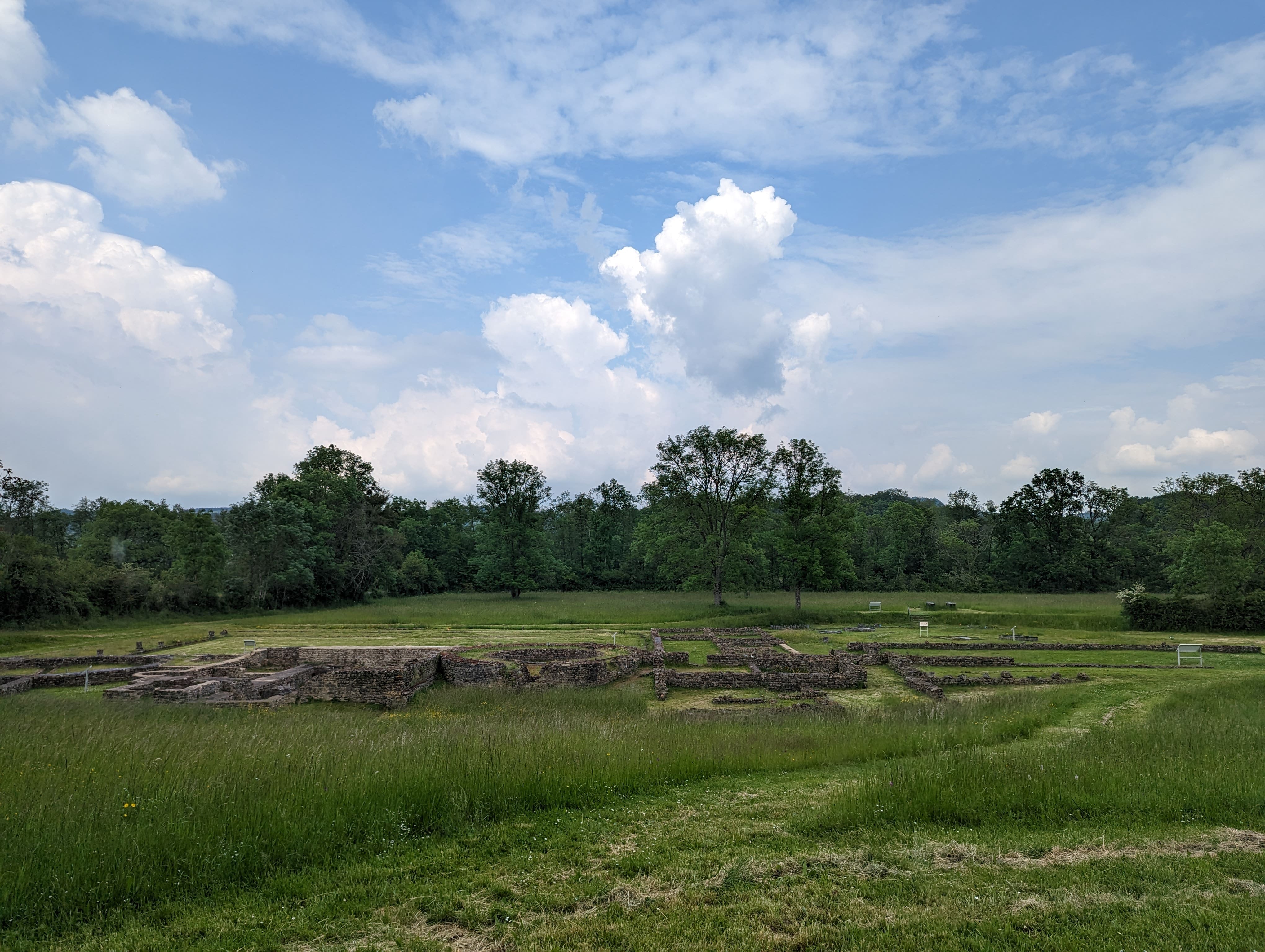 Le site archéologique des Fontaines salées.