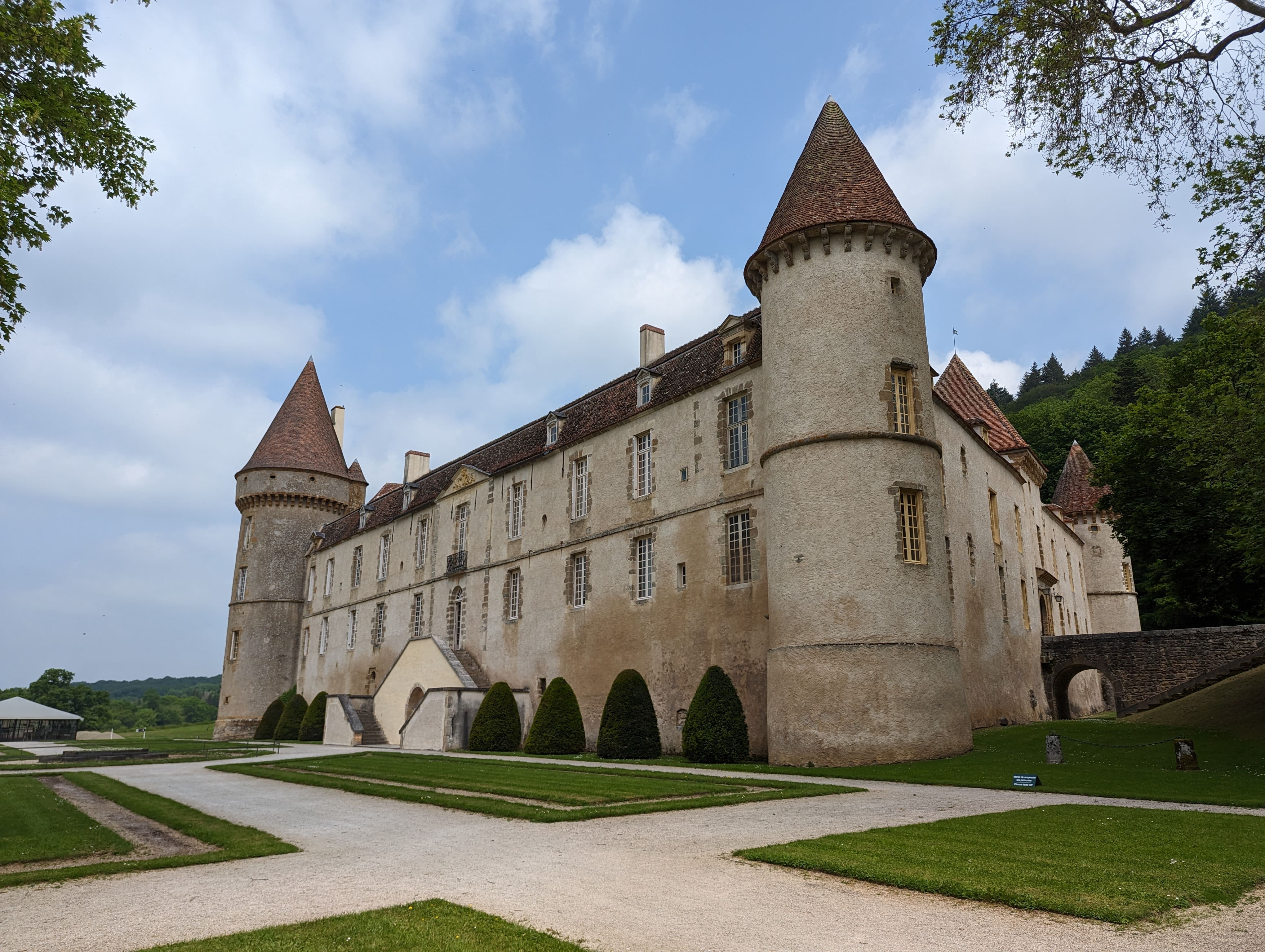 La façade du château de Bazoches. Ça transpire pas le Vauban pourtant.