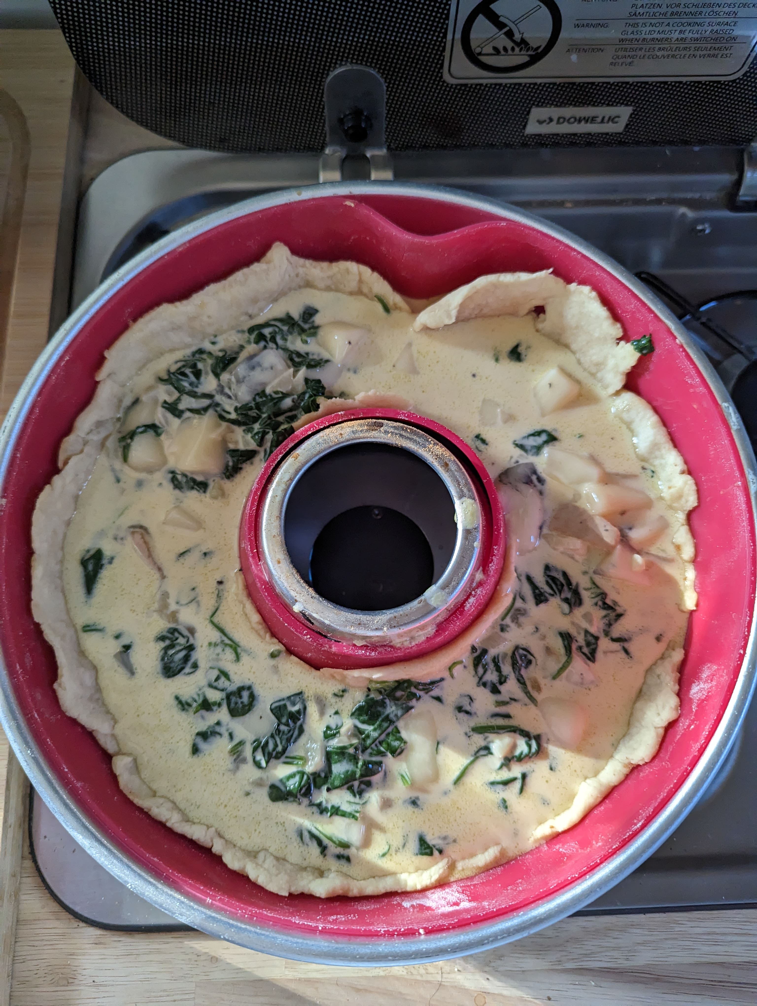 La quiche avant cuisson, au four Omnia.