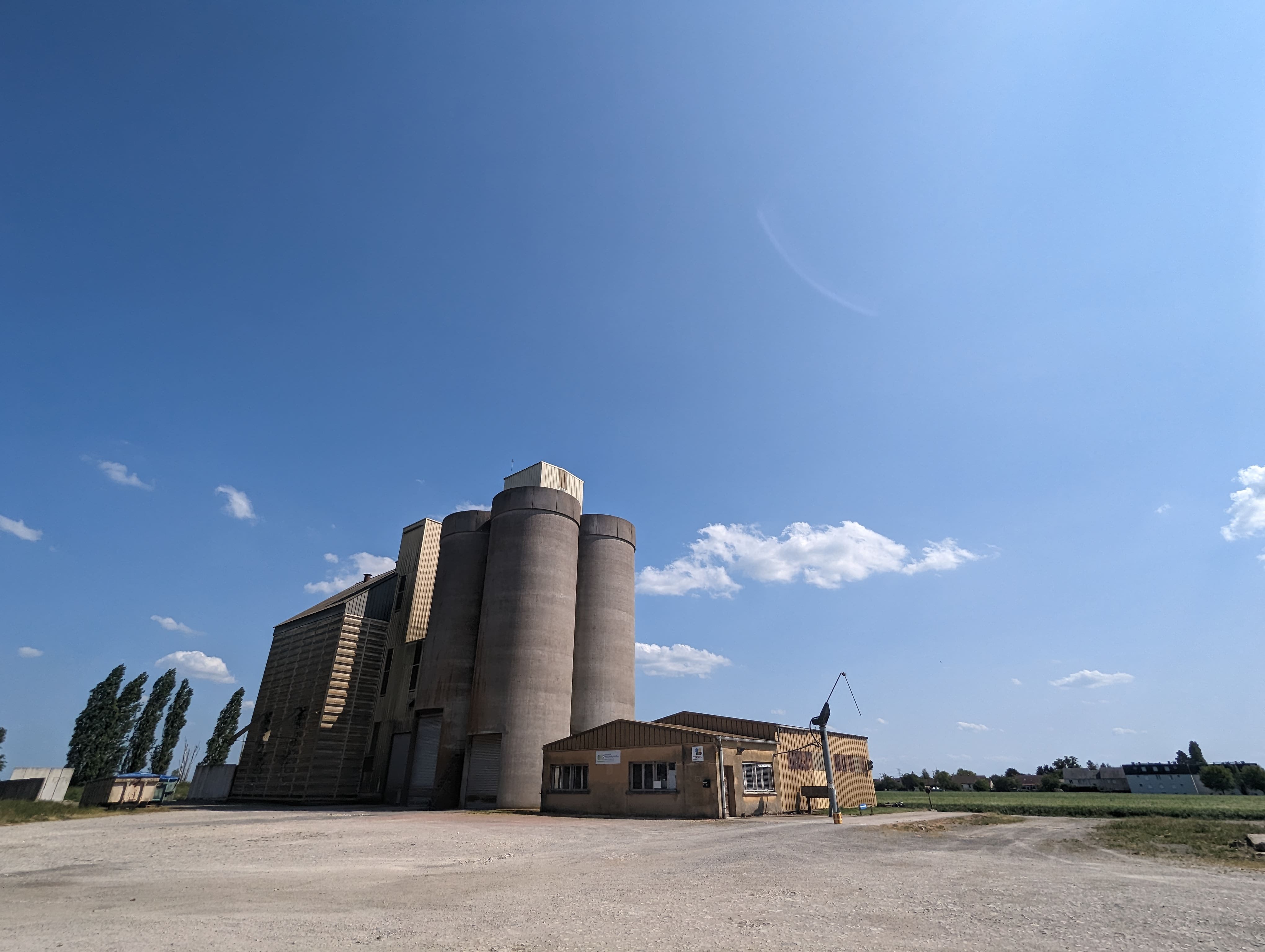 Sublime « Basilique » de Terris, à Bazoches-les-Gallerandes.