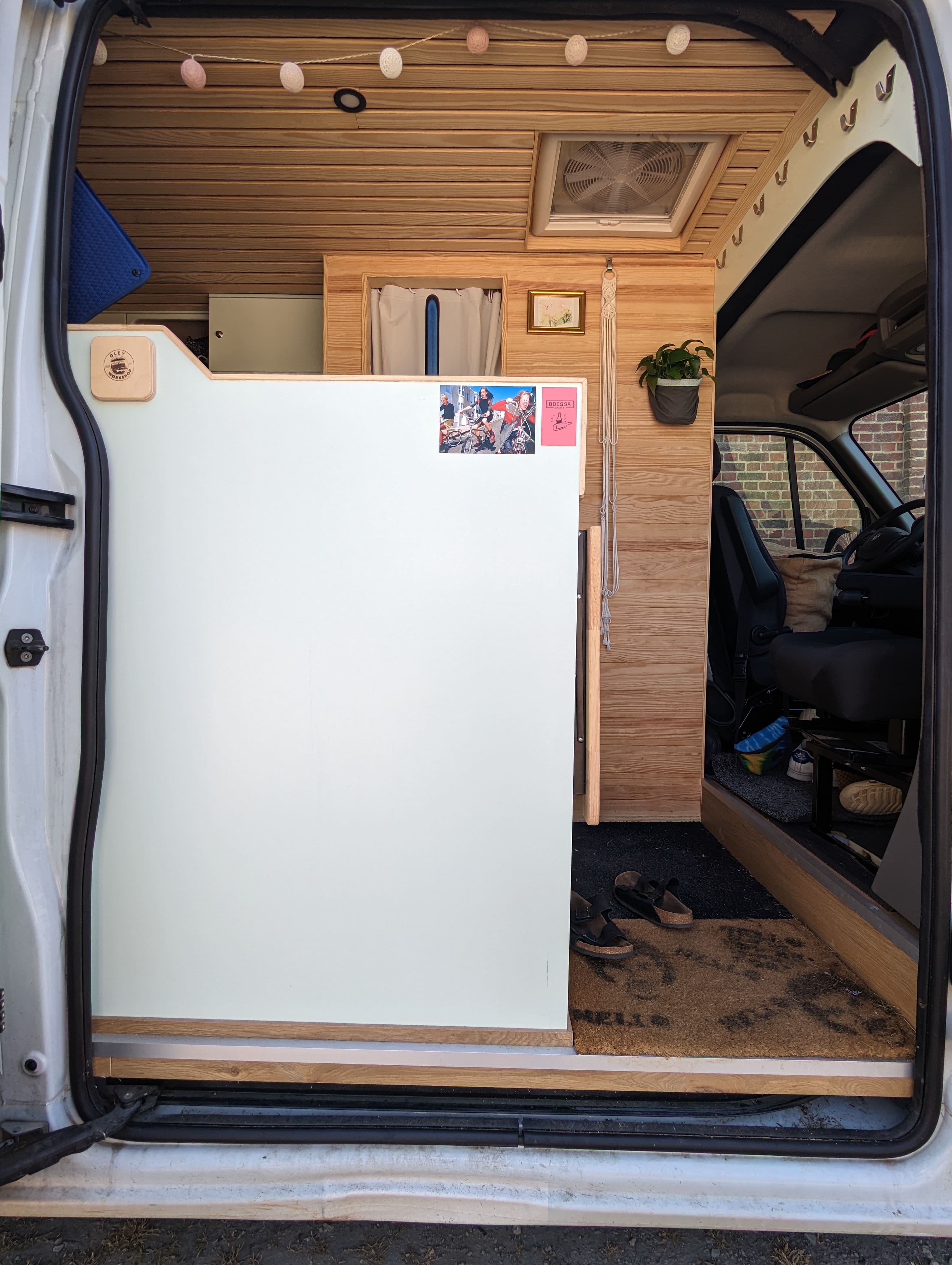 Début de déco sur la façade extérieure de la cuisine de Chocobo.