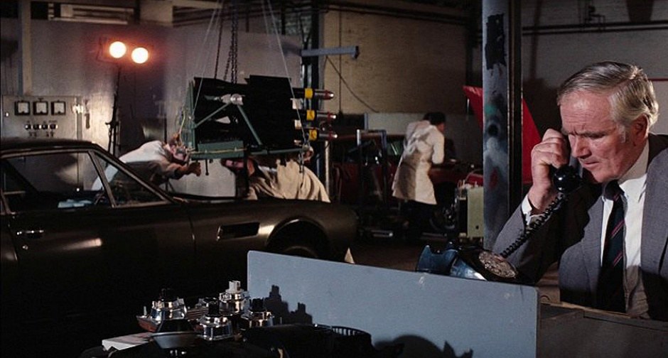 «  Oui ? Laissez-moi deviner, vous voulez un truc qui explose ? »