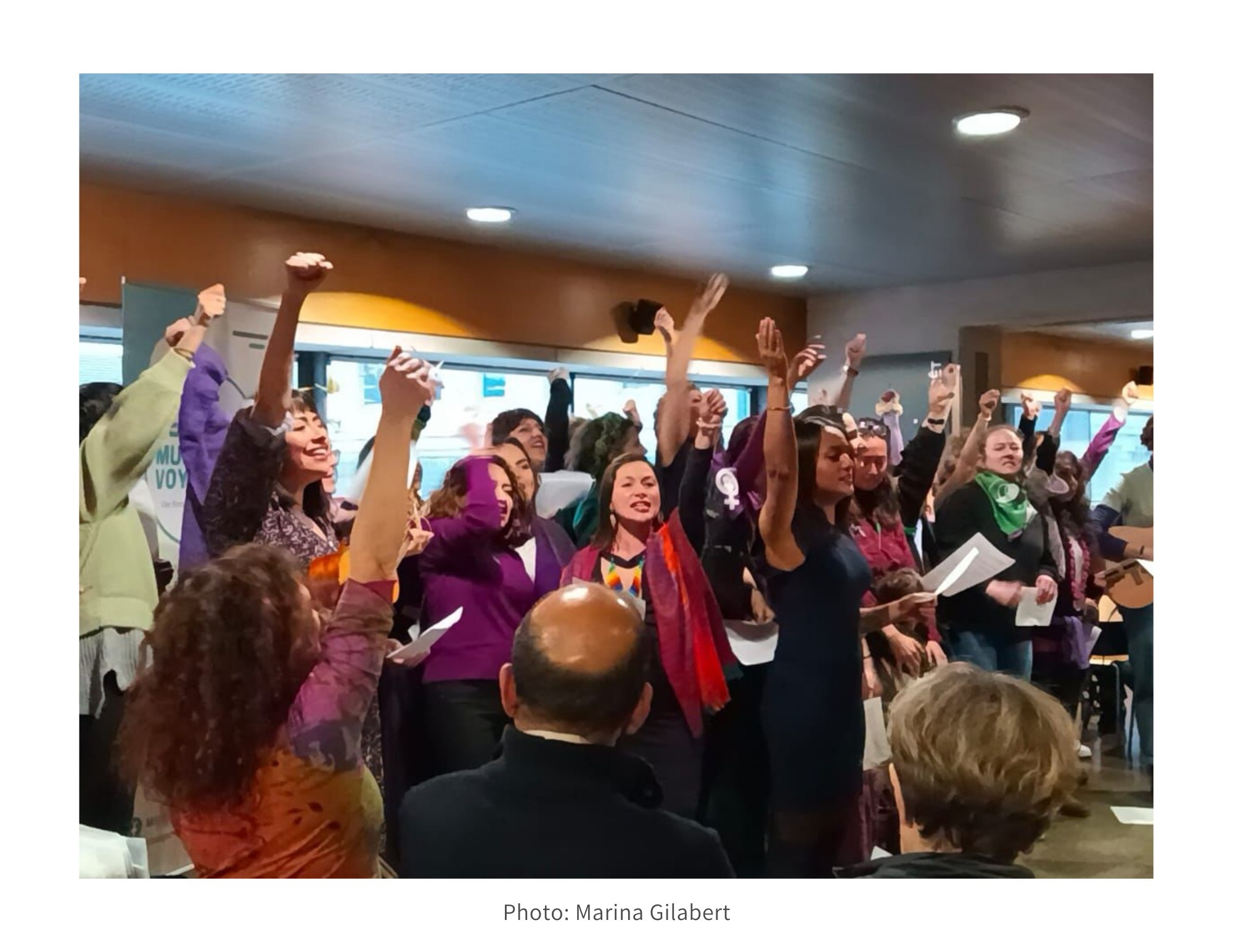 50 femmes chantent "Cancion Sin Miedo" au concert de Musique Voyageuse