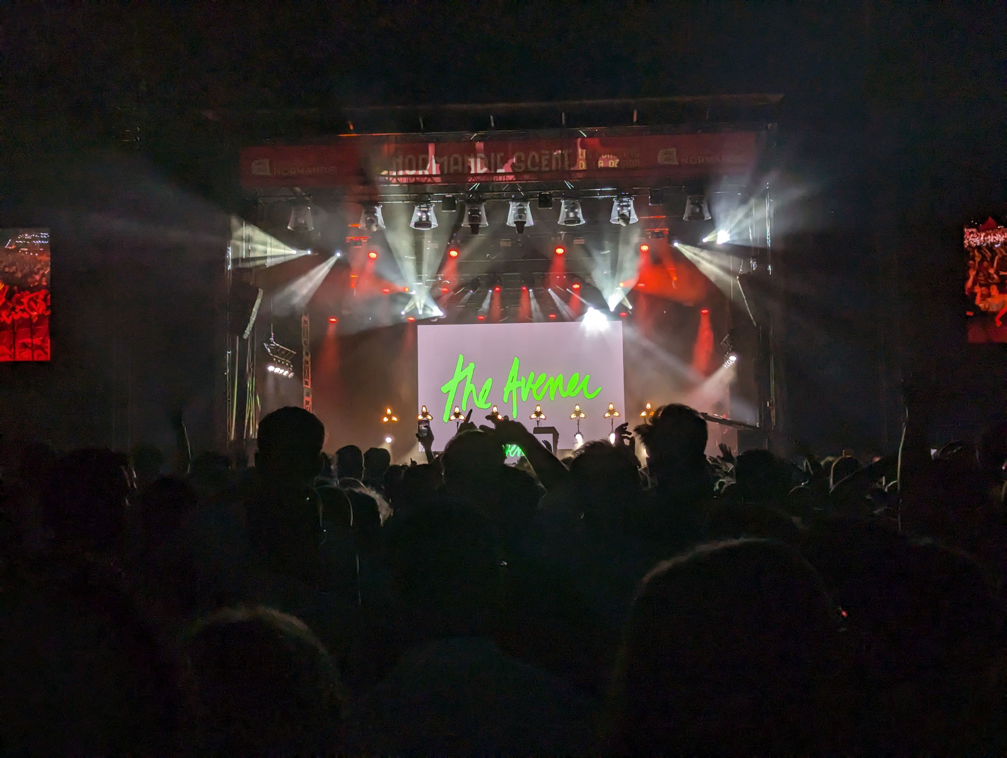 Le palefrenier du roi (= the avener) ambiance la foule