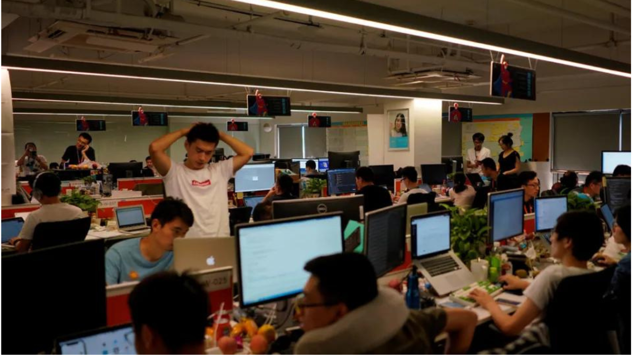 Les grands partons de l'e-commerce en Chine imposent d'énormes journée à leur employés. Crédits : Aly Song / Reuters