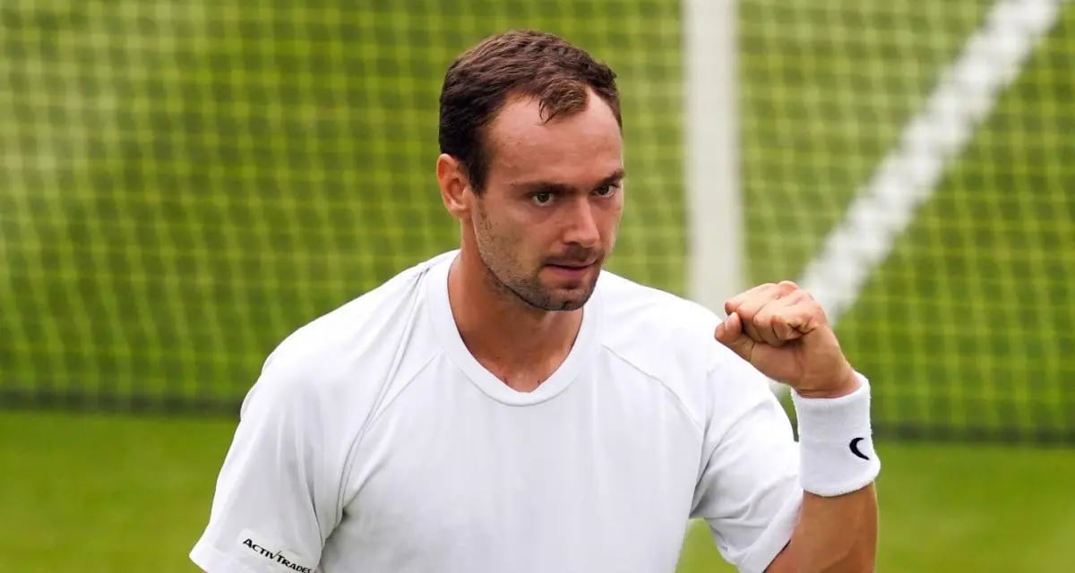 Il sort de nul part, mais il est en deuxième semaine de Wimbledon