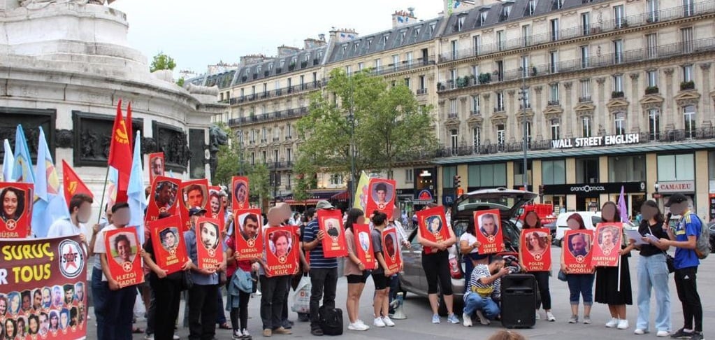 Commémoration pour Suruç, 20 juillet 2023, place de la République à Paris