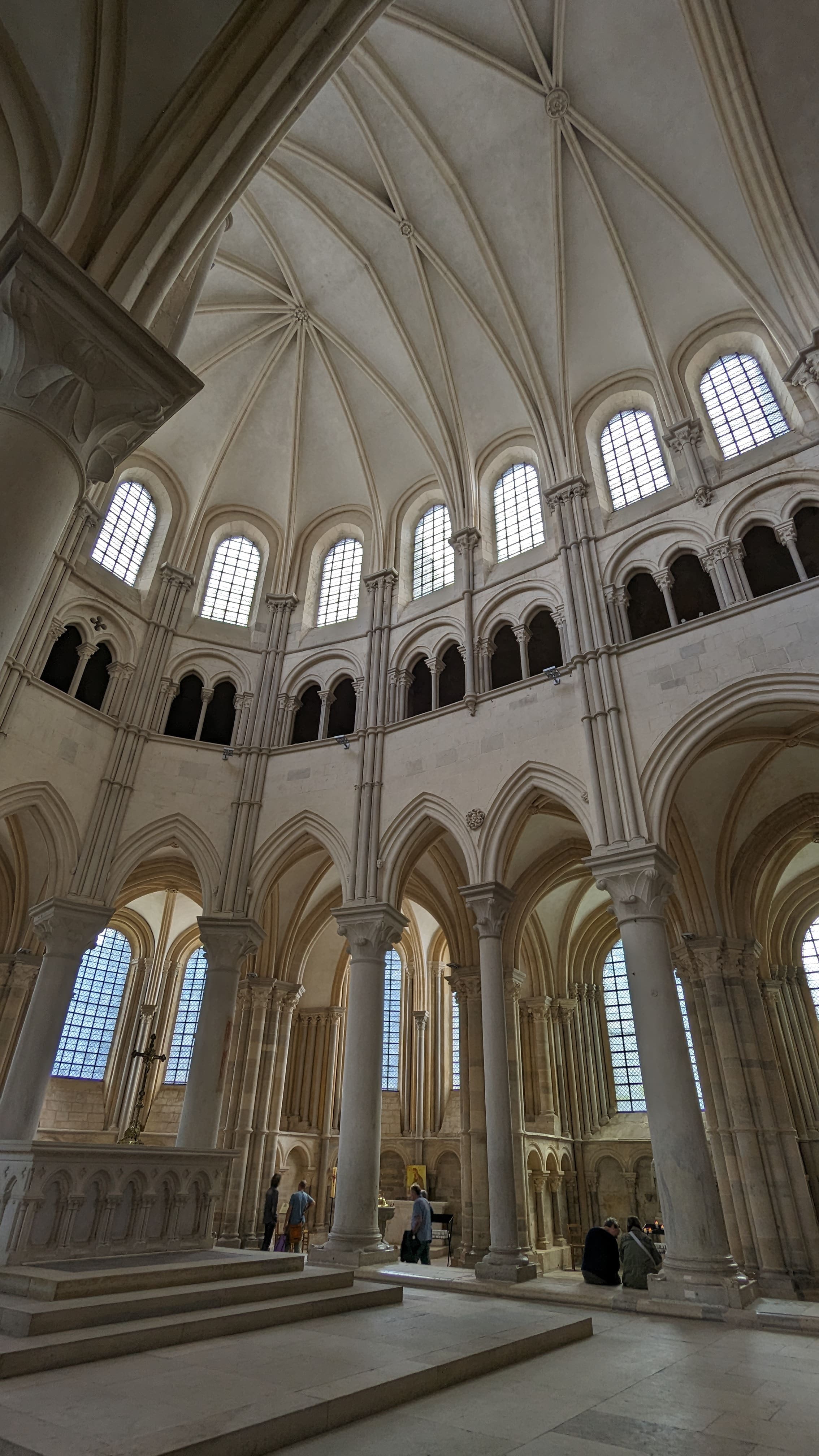 La basilique de Vezelay (de l'intérieur)