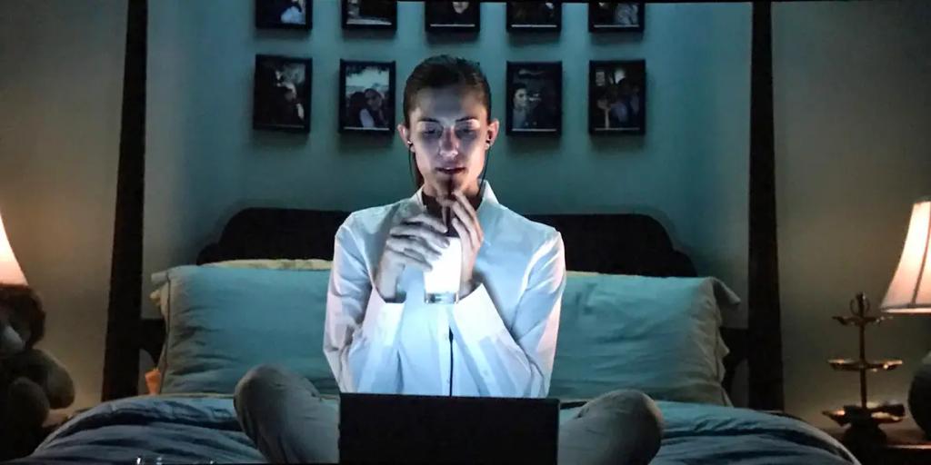 Le personnage de Rose dans Get Out sirote son lait tout en cherchant de nouvelles victimes. (Image prise sur le site "Business Insider)