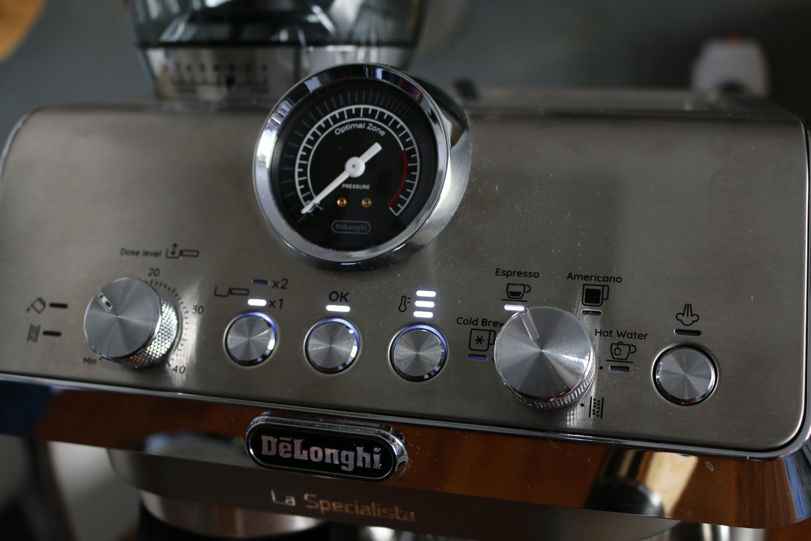 Machine à café semi-automatique avec broyeur Delonghi (c) LaboMaison