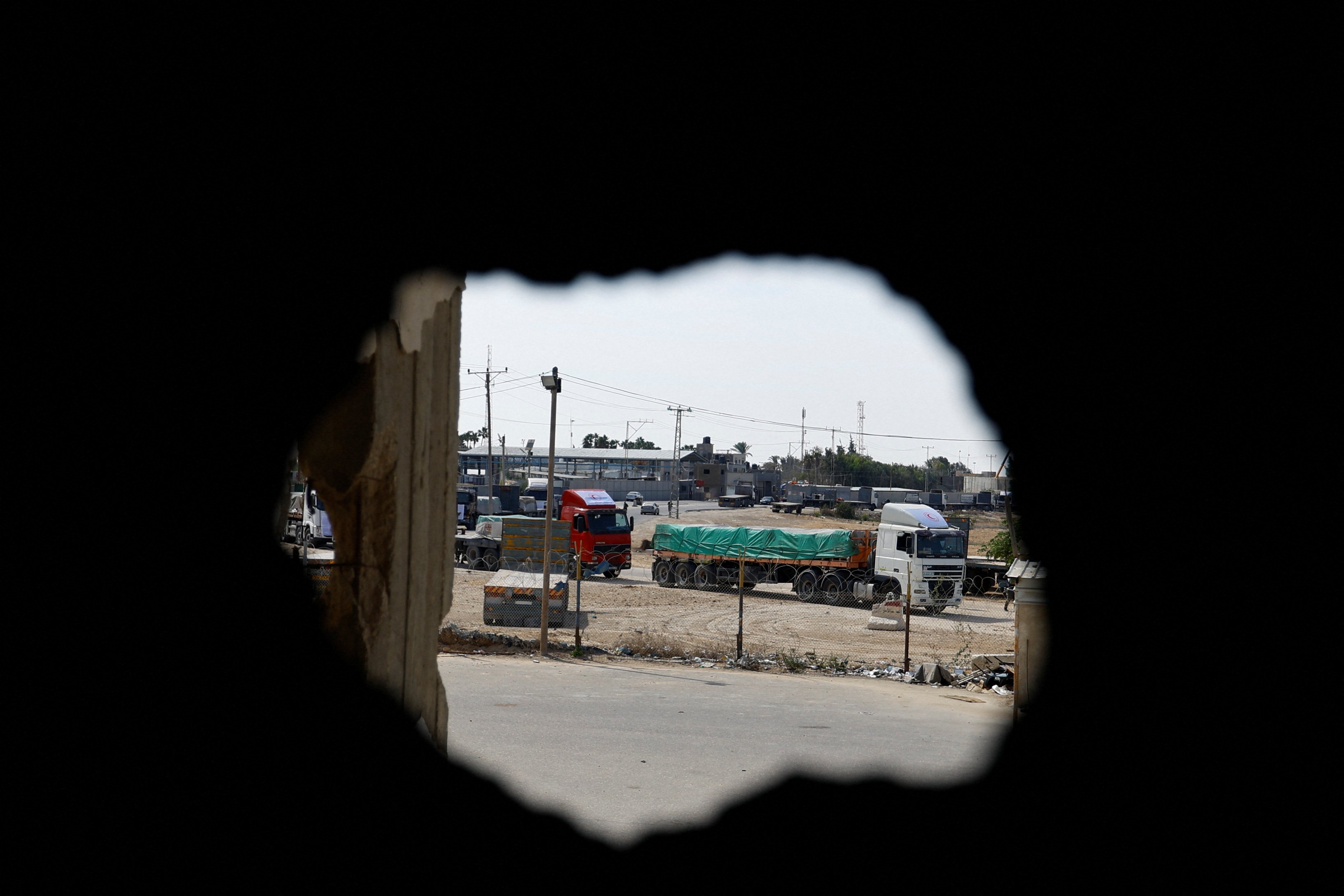 Certains des camions d'aide humanitaire, au poste frontière de Rafah entre la bande de Gaza et l'Egypte. Photo: Ibraheem Abu Mustafa, Reuters