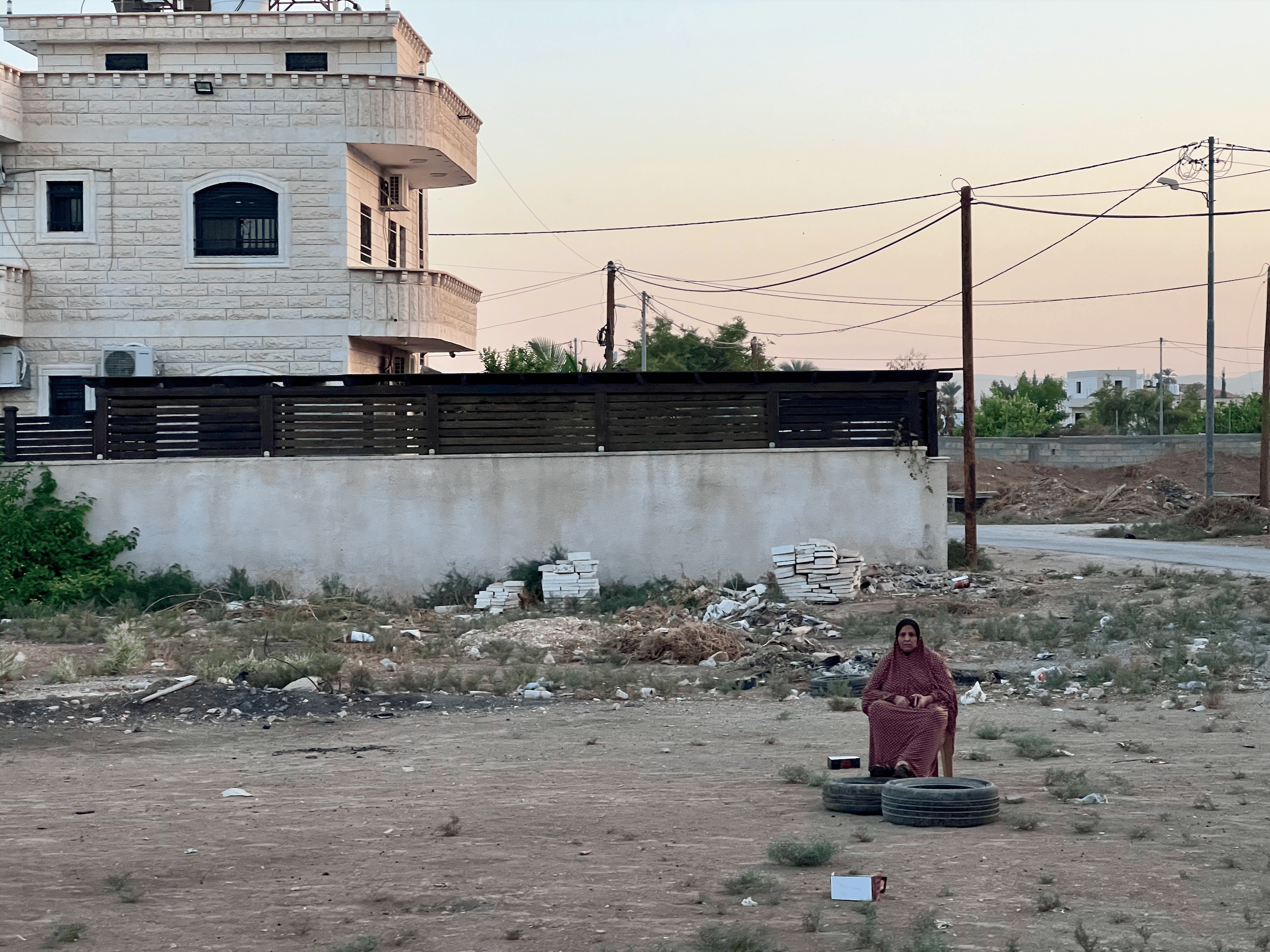 Petite pause pour s'isoler et méditer aux limites de Jéricho. Photo: Yanik Dumont Baron / Radio-Canada