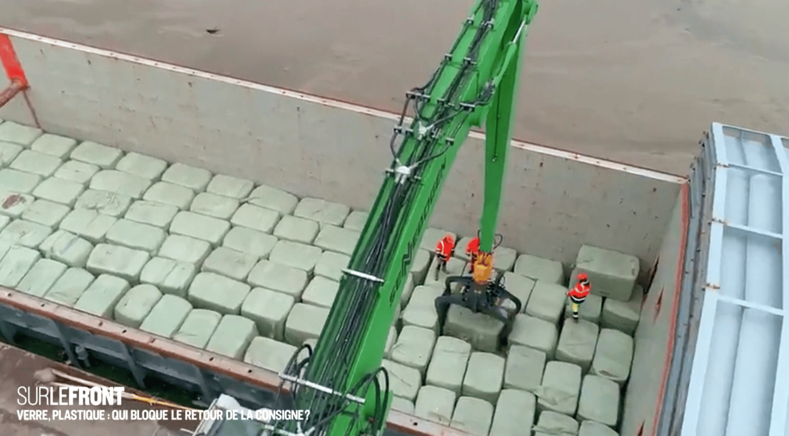 Les CSR sont chargés sur un bateau pour être exportés.