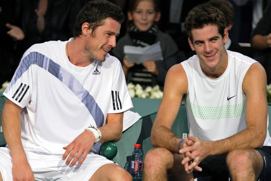 Mdrrr t'as vu le niveau des petits jeunes qui arrivent ? Franchement... Marat Safin et Juan Martin Del Potro en 2009