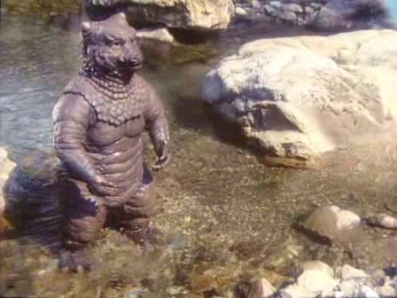 Monstre hybride créé par des prières mes fesses, c’est un ourson Haribo mutant.