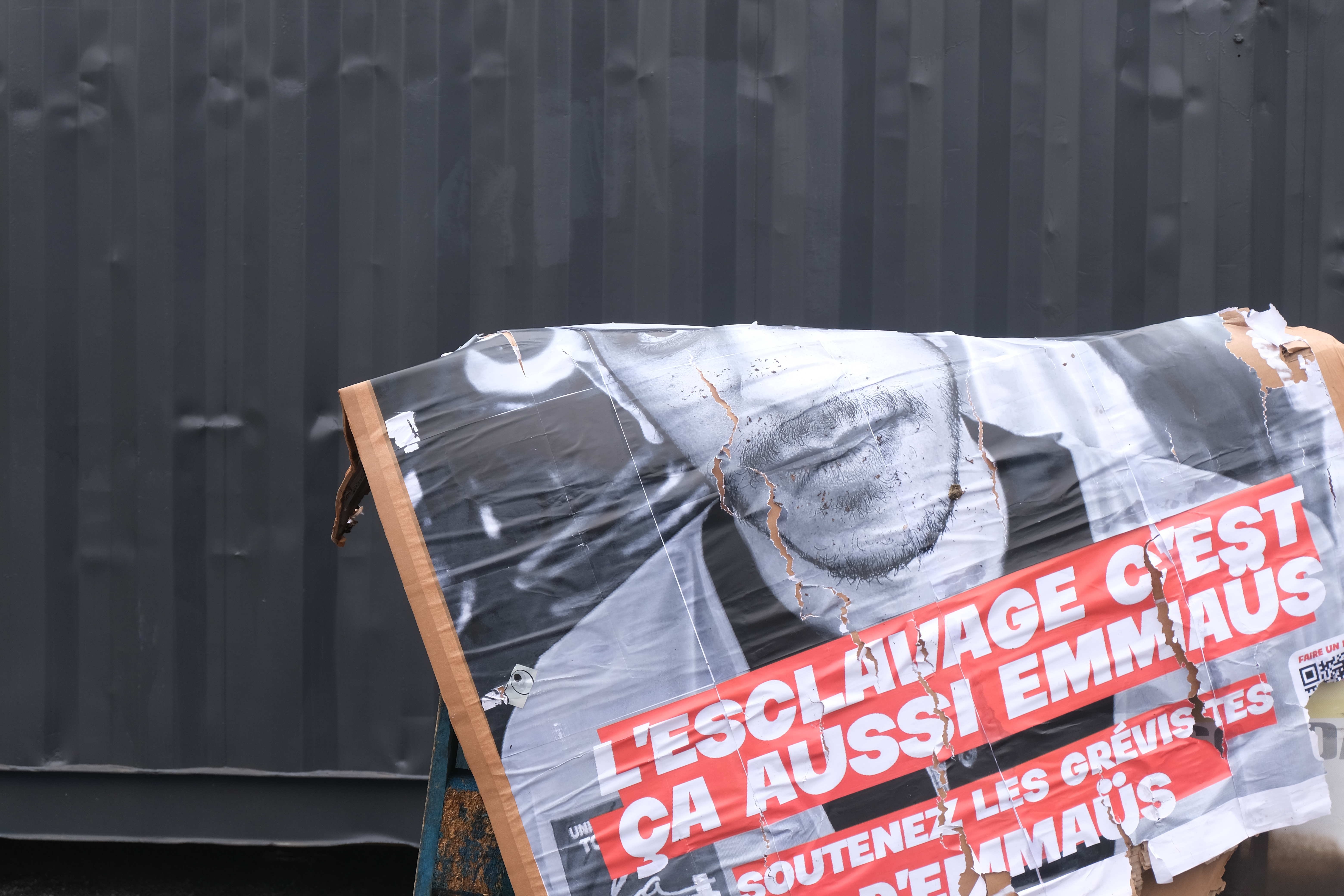 Parmi les actions de soutien de la CGT et du CSP 59, une campagne d'affichage mettant en avant les compagnon.nes. Photo G.S.