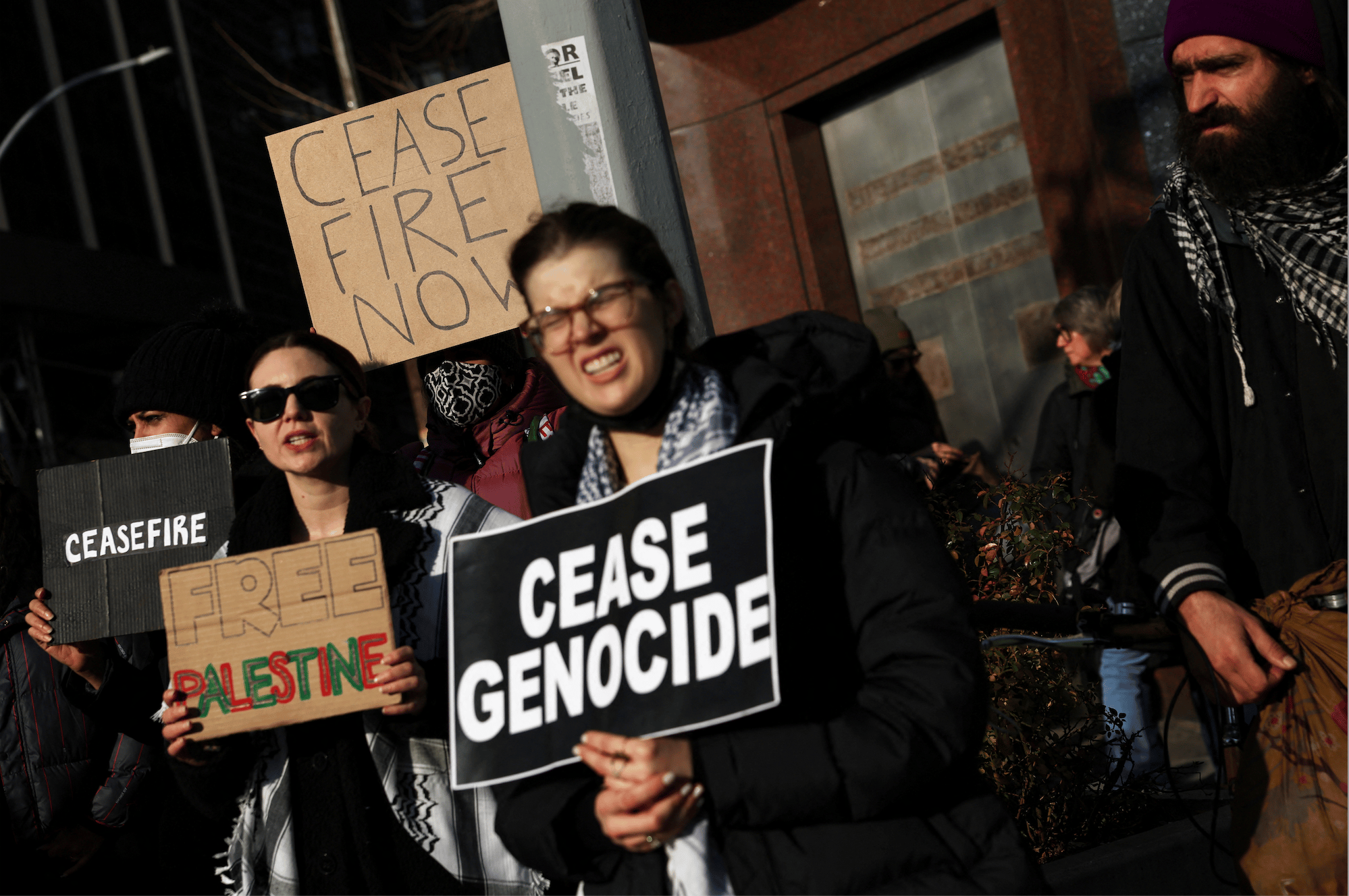 Devant les bureaux de l'ONU à New York le 8 décembre 2023. Photo: Shannon Stapleton / Reuters