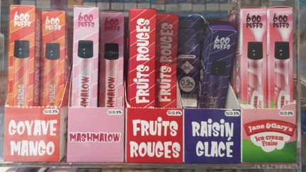 Les cigarettes électroniques jetables ou "puffs"