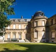 Le musée côté jardin. On y entre par l'autre côté, plus discret, la rue Louis Boilly qui donne dans l'avenue Raphaël.