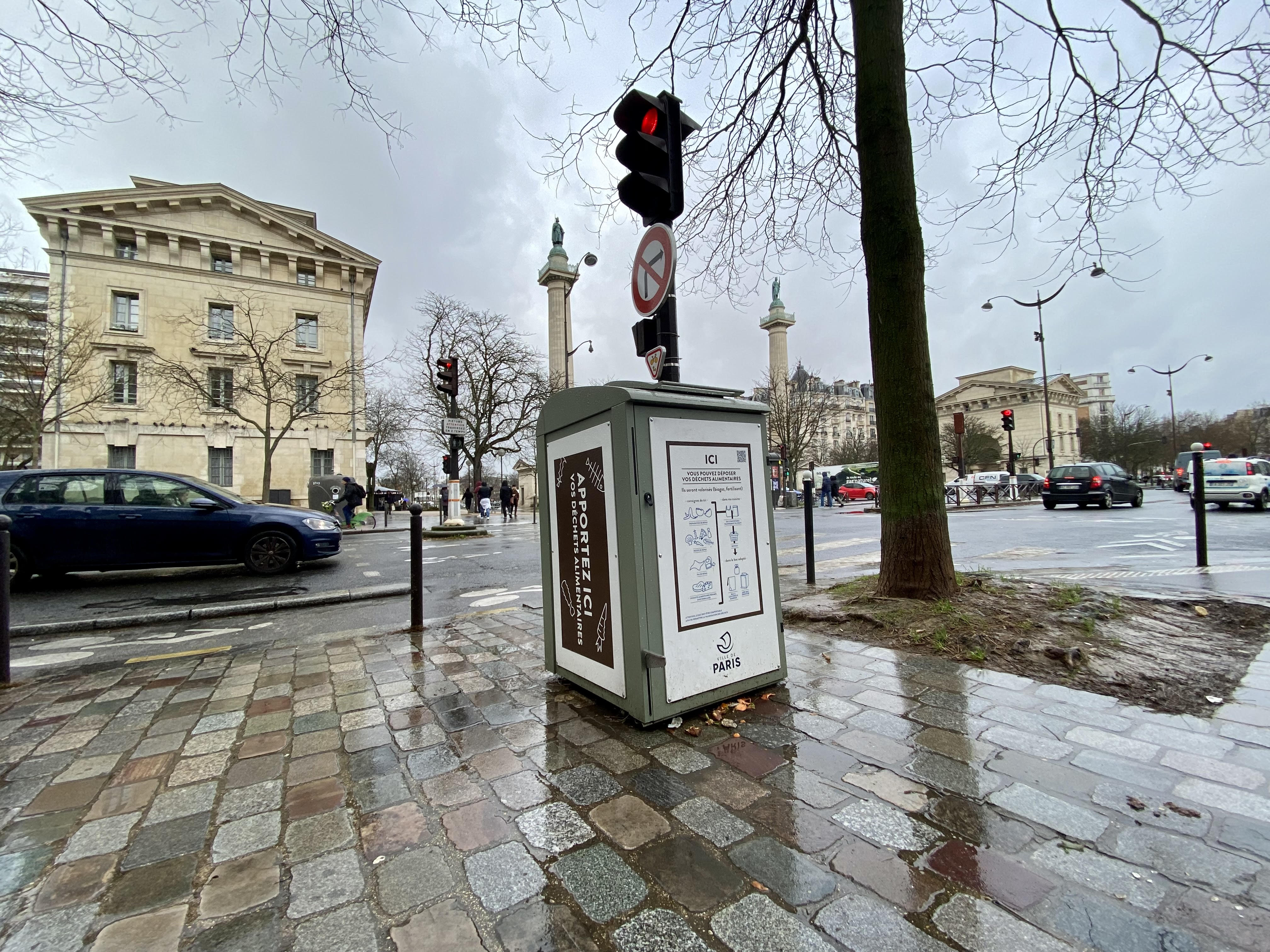 Un bac à déchet alimentaire dans Paris (c) LaboMaison