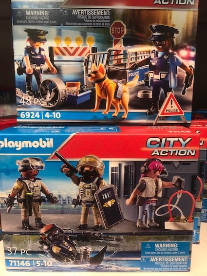 Que l’esprit de Noël soit avec vous comme l’esprit de Playmobil est avec nous. Paix et Félicité !