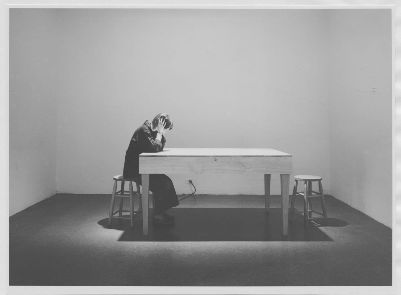 Laurie Anderson, vue d’exposition de Handphone Table, MOMA, 1978. 