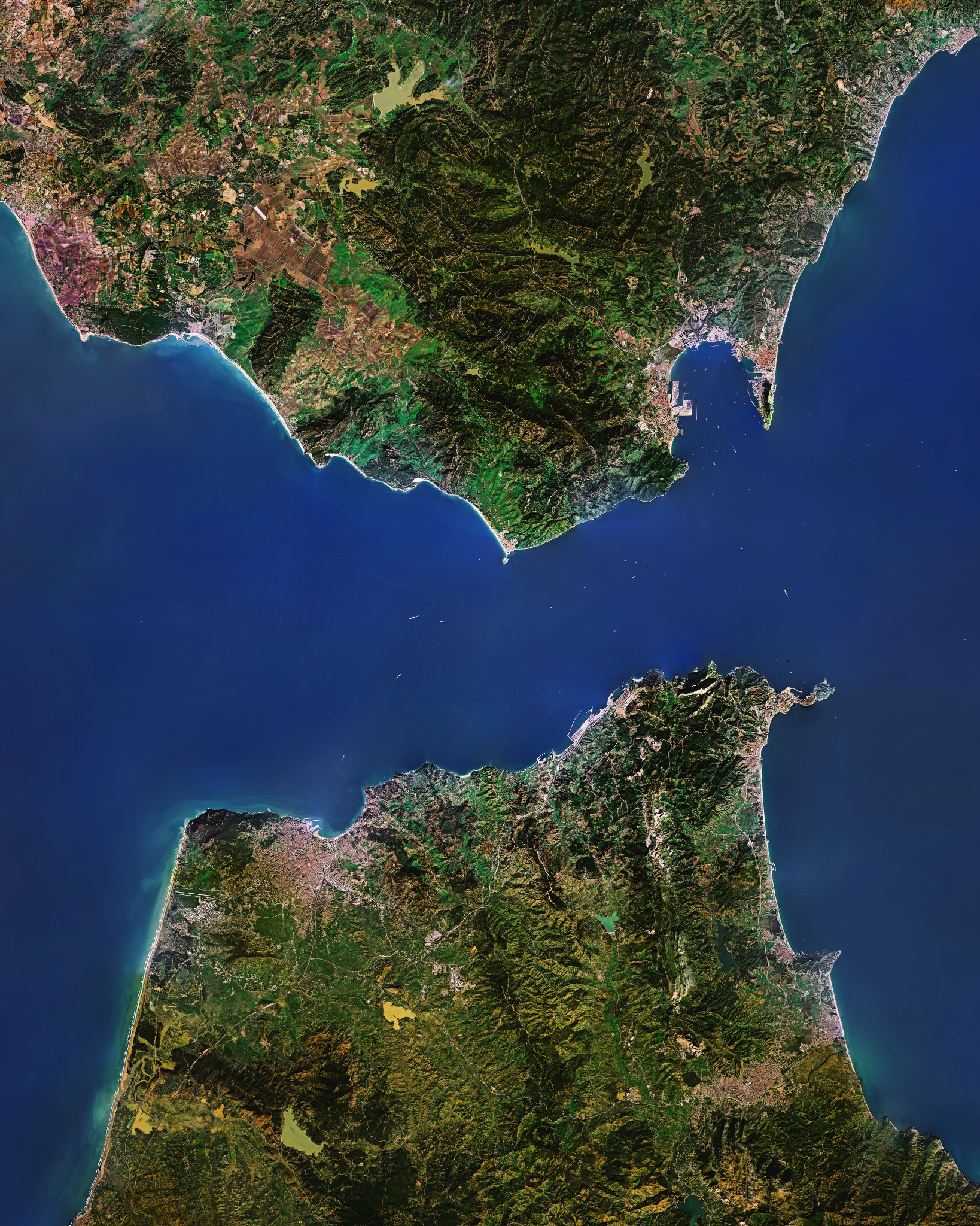Détroit de Gibraltar vu de l'espace (source : Daily Overview / Planet Labs)