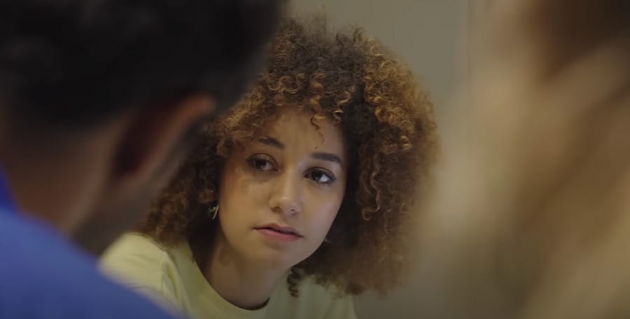 Extrait du documentaire de Léna sur sa chaîne YouTube / Crédits : YouTube - Léna Situations