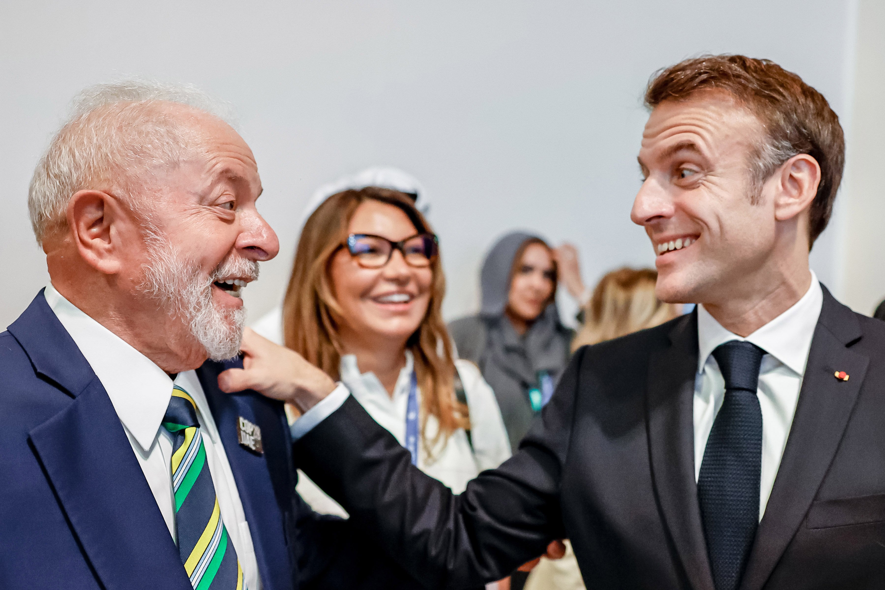Réunion tendue entre Luiz Inácio Lula da Silva et Emmanuel Macron, à la COP 28 de Dubaï, le 1er décembre 2023. © Palàcio do Planalto