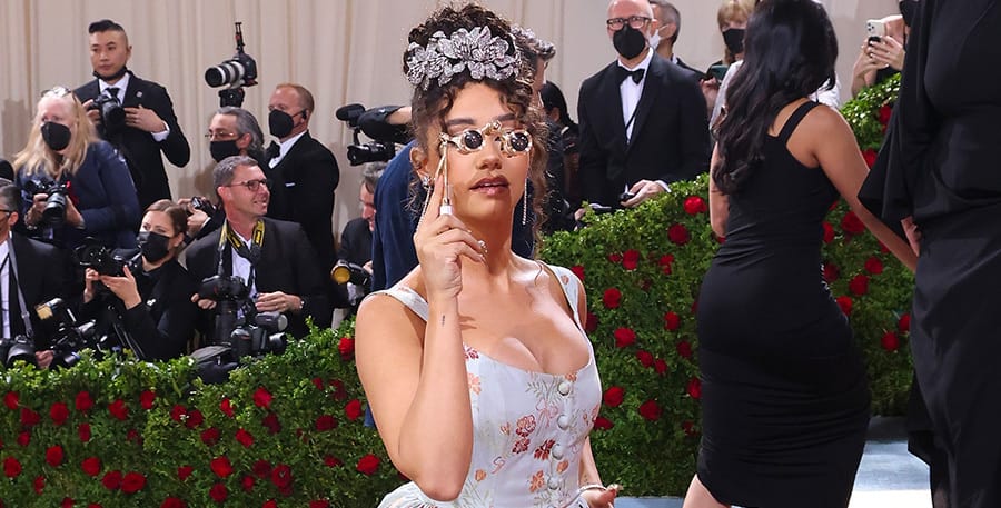 Léna Mahfouf sur le tapis rouge du MET Gala à New York organisé par la papesse de la mode mondiale Anna Wintour, le 3 mai 2022 / Crédits : GettyImages
